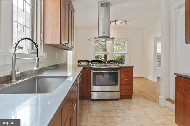 $1,239,000 | 2629 Washington Boulevard, Arlington, VA 22201