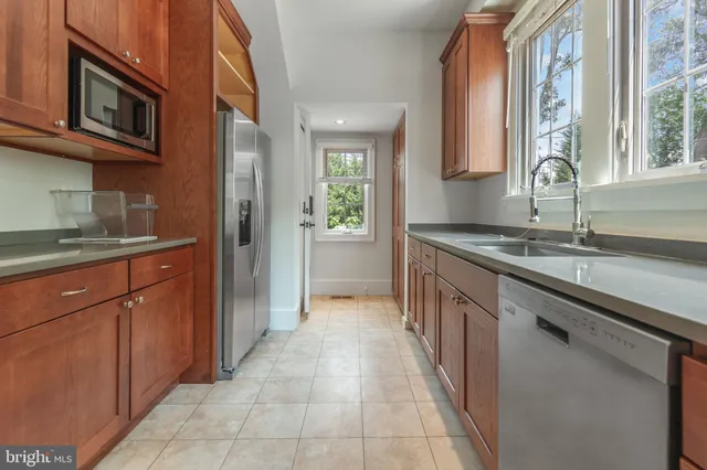 $1,239,000 | 2629 Washington Boulevard, Arlington, VA 22201