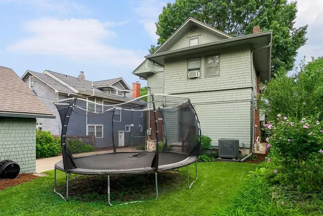 $550,000 | 28 West 58th Street, Kansas City, MO 64113