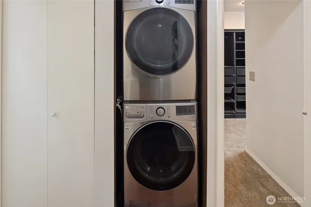 a close up view of a washer and dryer