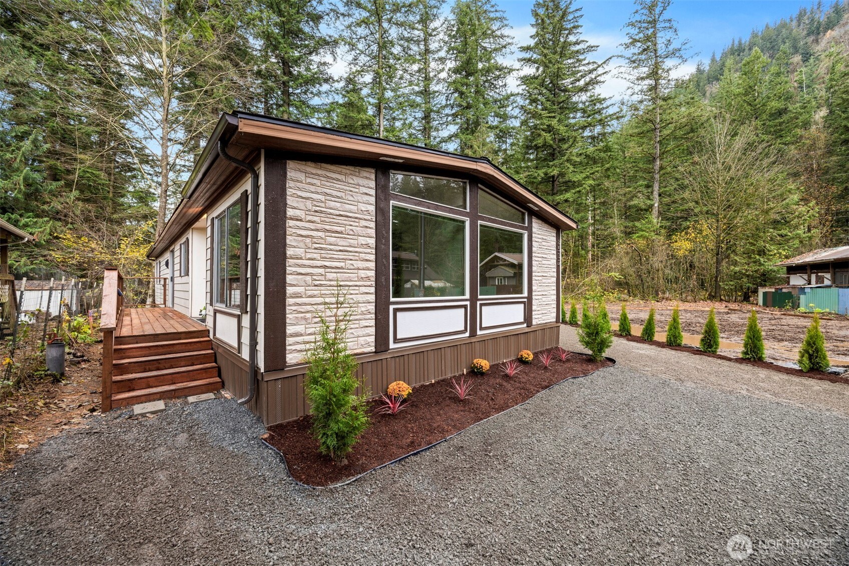 8532 Juniper Place Maple Falls, WA 98266 - Photo 37 of 37 a front view of a house with garden
