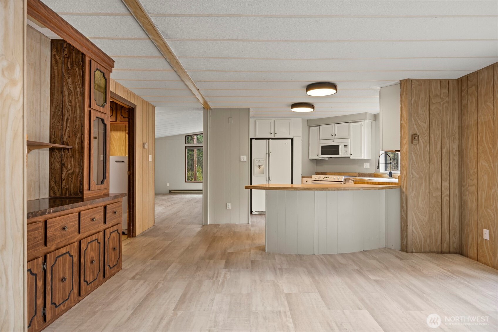 8532 Juniper Place Maple Falls, WA 98266 - Photo 10 of 37 a view of a kitchen with electric appliances