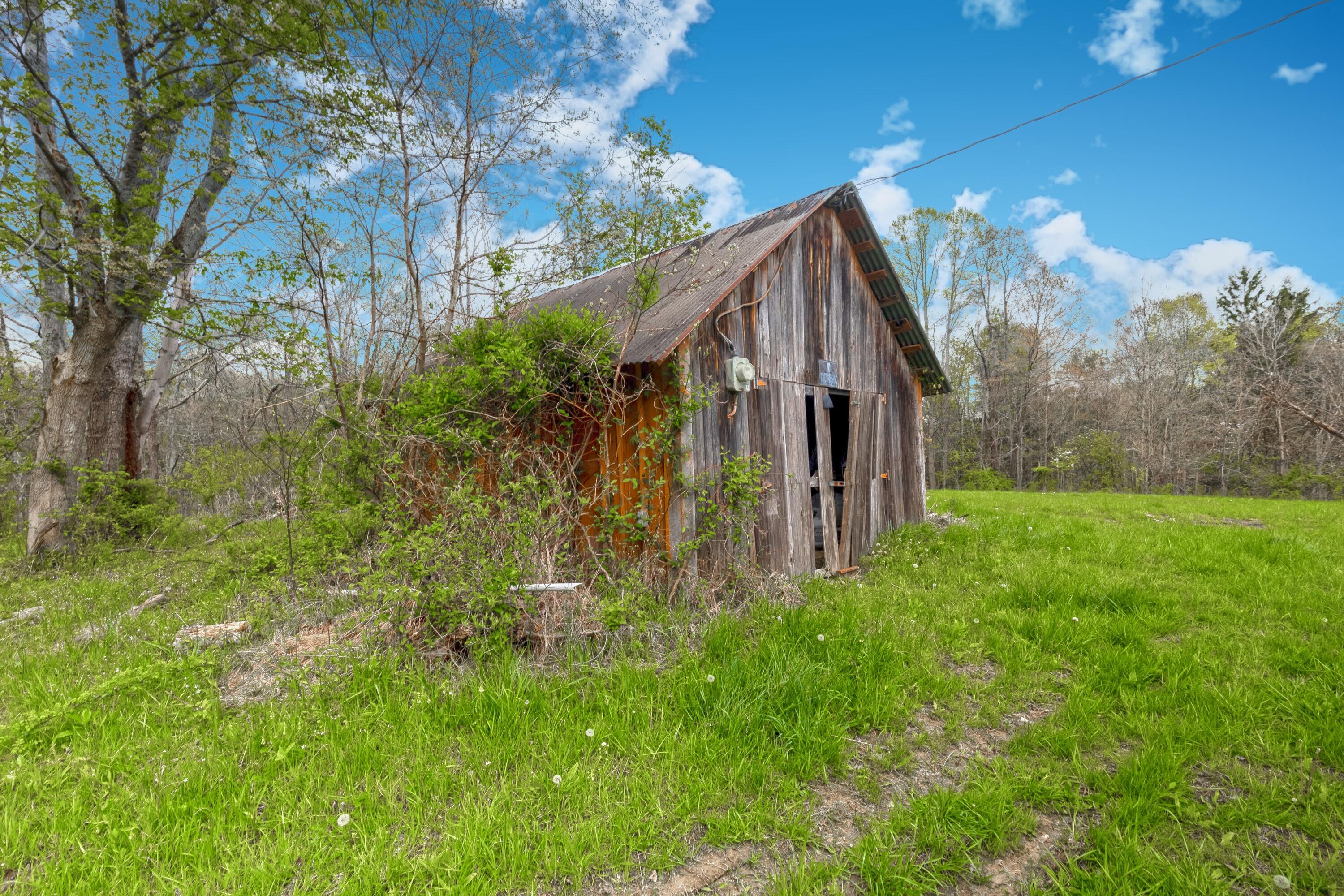 5400 Saunders Road Bremen, OH 43107 - Photo 14 of 25 10. Garage