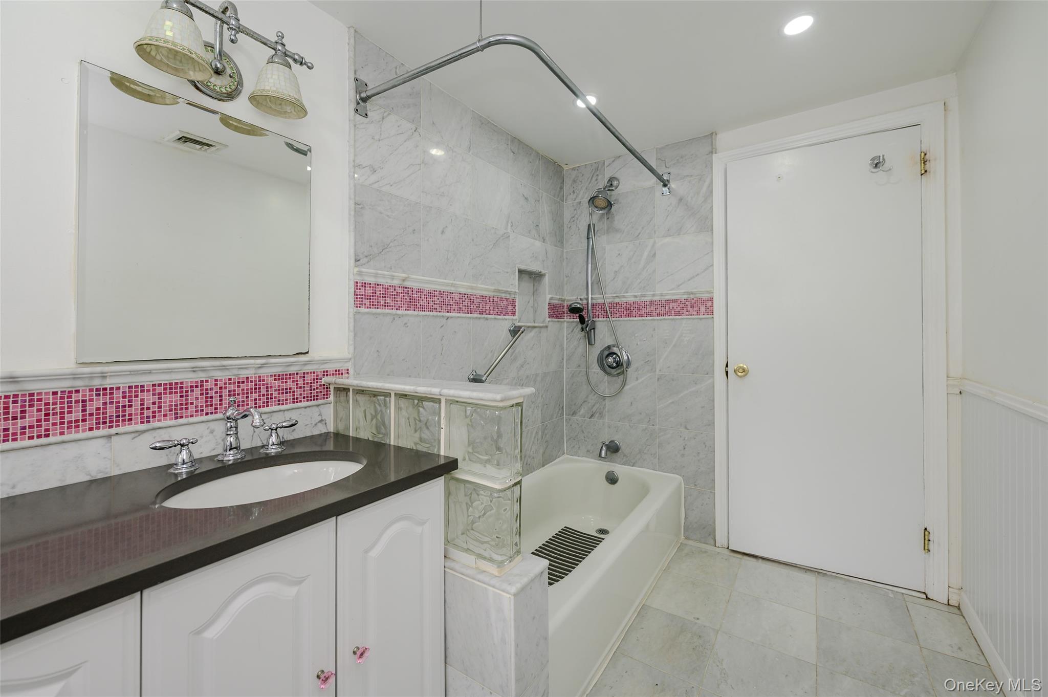 27 Ridge Drive East Great Neck, NY 11021 - Photo 29 of 38