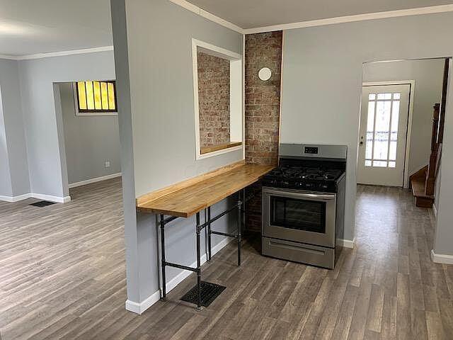 2444 Lockbourne Road Columbus, OH 43207 - Photo 6 of 13 Kitchen