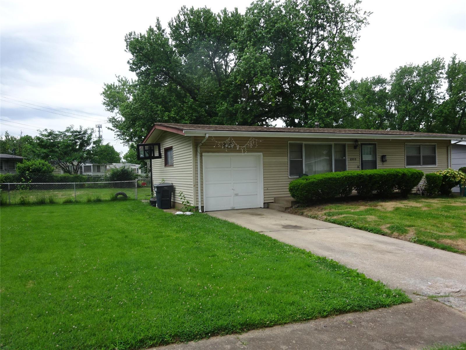 8909 Dever Drive Jennings, MO 63136 - Photo 2 of 15