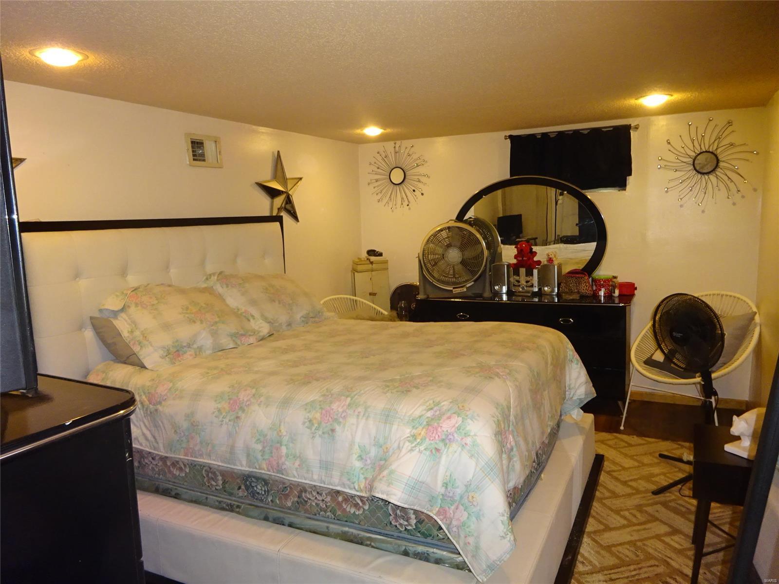 8909 Dever Drive Jennings, MO 63136 - Photo 9 of 15