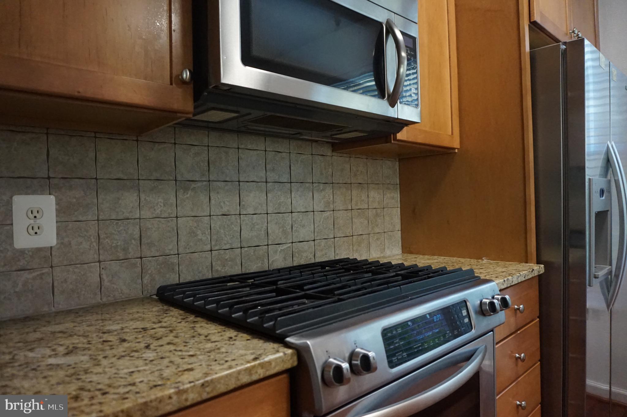 11750 Old Georgetown Road, Unit 2135 Rockville, MD 20852 - Photo 7 of 30 GAS COOKING!!!!
