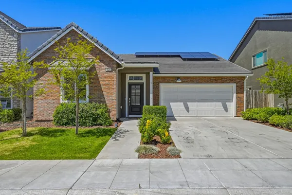 $449,000 | 324 Huntington Avenue, Madera, CA 93636