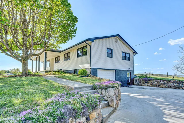 $429,950 | 2288 Mud Pike, Christiansburg, VA 24073