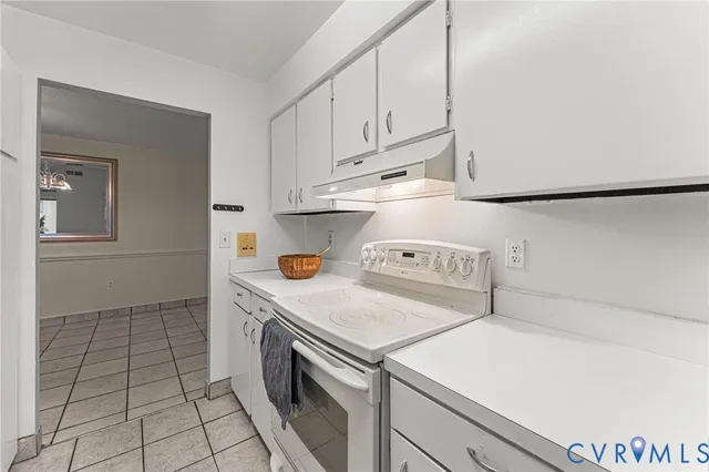 a view of an empty room with window