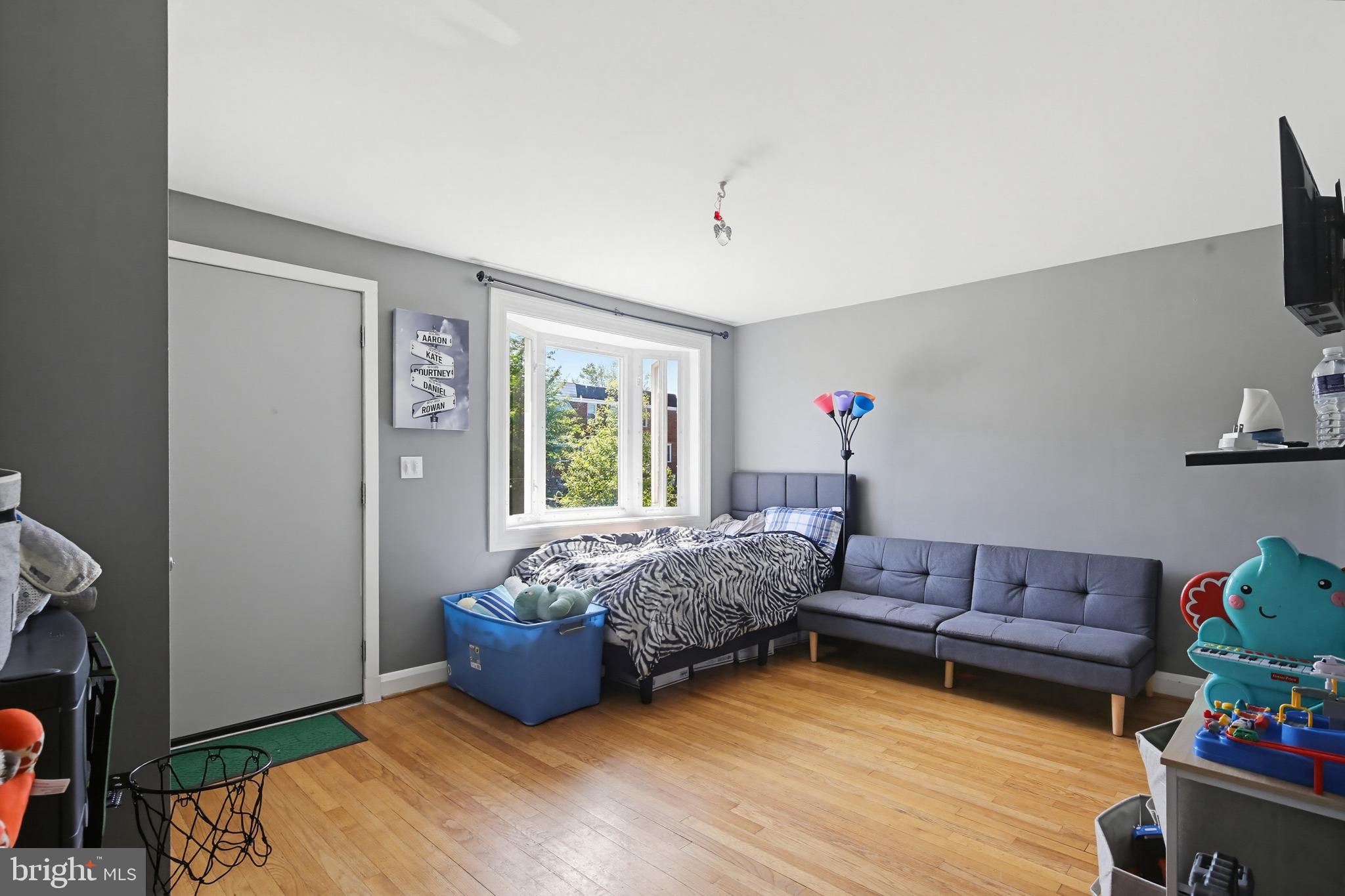 4028 Raymonn Avenue Baltimore, MD 21213 - Photo 6 of 36 Bright and inviting bedroom retreat.