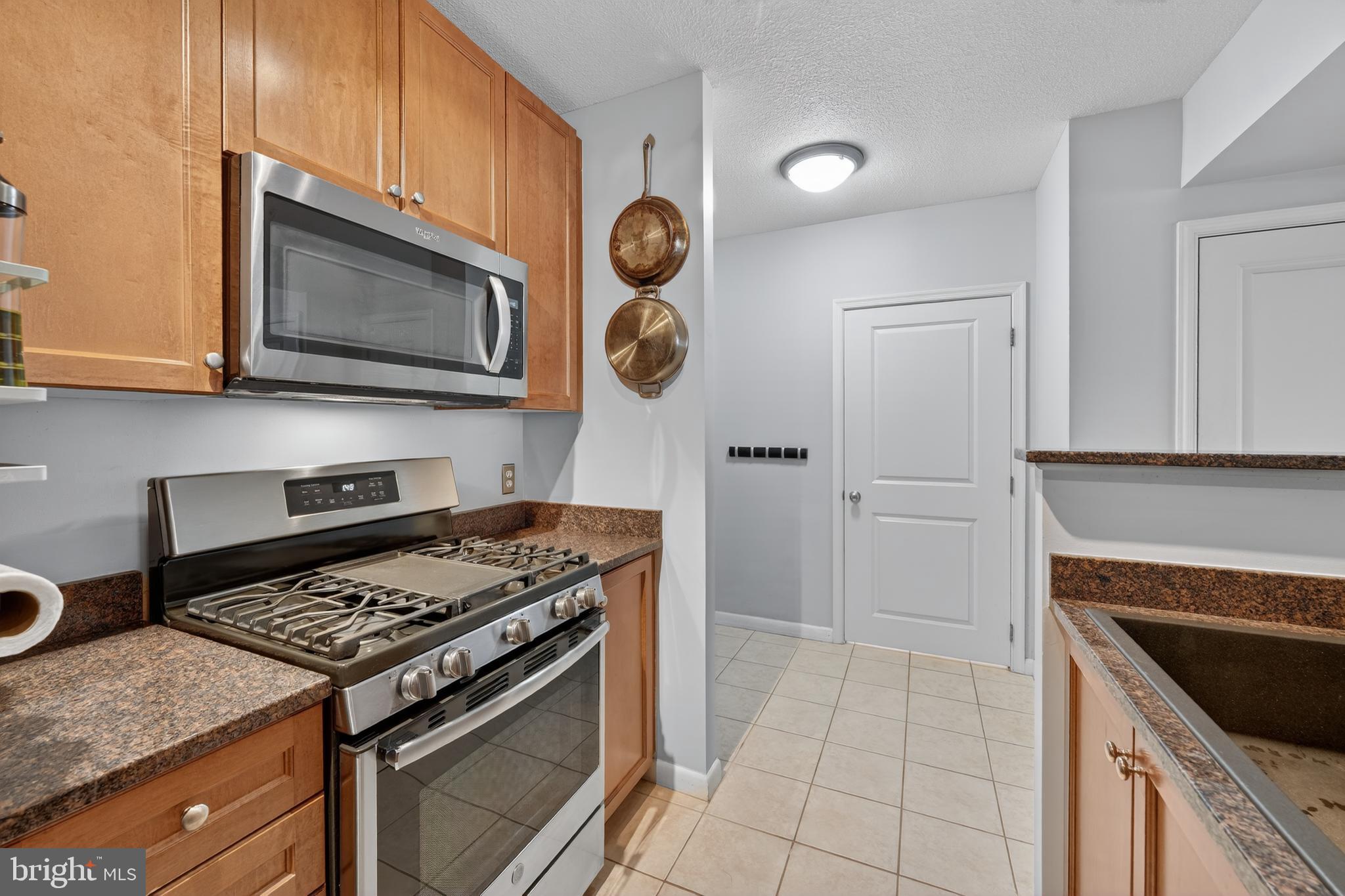 851 North Glebe Road, Unit 1301 Arlington, VA 22203 - Photo 4 of 84 A Spacious Entry to Greet Guests!