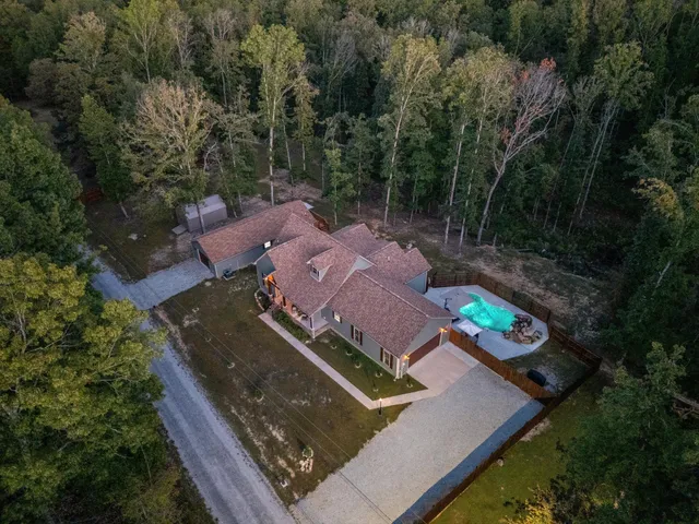 $659,900 | 157 Countrywood Lane, Hohenwald, TN 38462