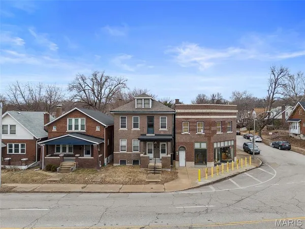 $1,695 | 2203 McCausland Avenue, Unit 1F, St. Louis, MO 63143