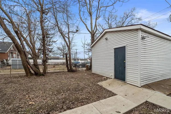 $1,695 | 2203 McCausland Avenue, Unit 1F, St. Louis, MO 63143