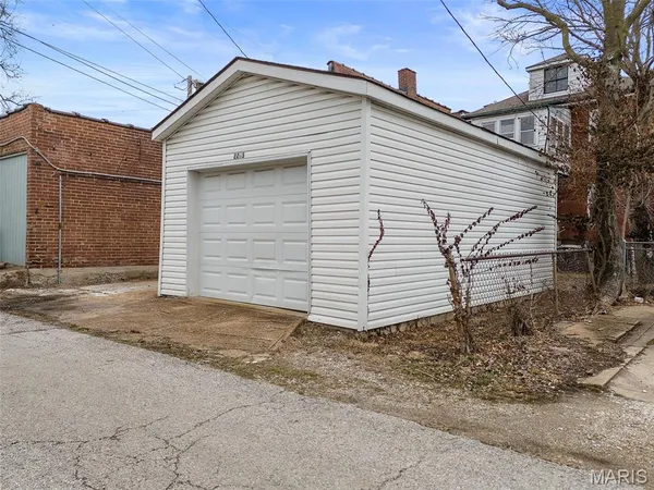 $1,695 | 2203 McCausland Avenue, Unit 1F, St. Louis, MO 63143