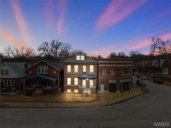 $1,695 | 2203 McCausland Avenue, Unit 1F, St. Louis, MO 63143