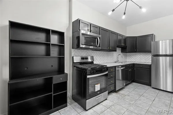 $1,695 | 2203 McCausland Avenue, Unit 1F, St. Louis, MO 63143