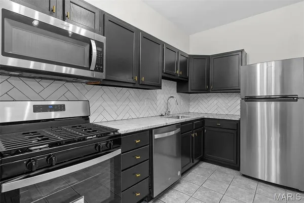 $1,695 | 2203 McCausland Avenue, Unit 1F, St. Louis, MO 63143