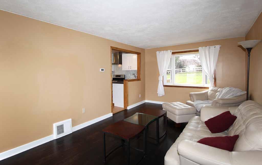 959 McCoy Road McKees Rocks, PA 15136 - Photo 4 of 23