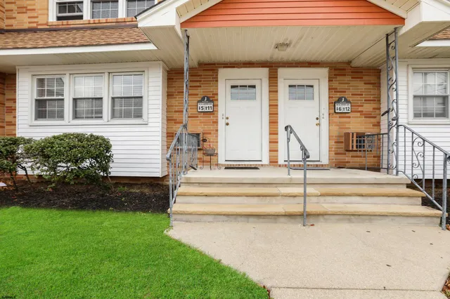 a view of house with backyard