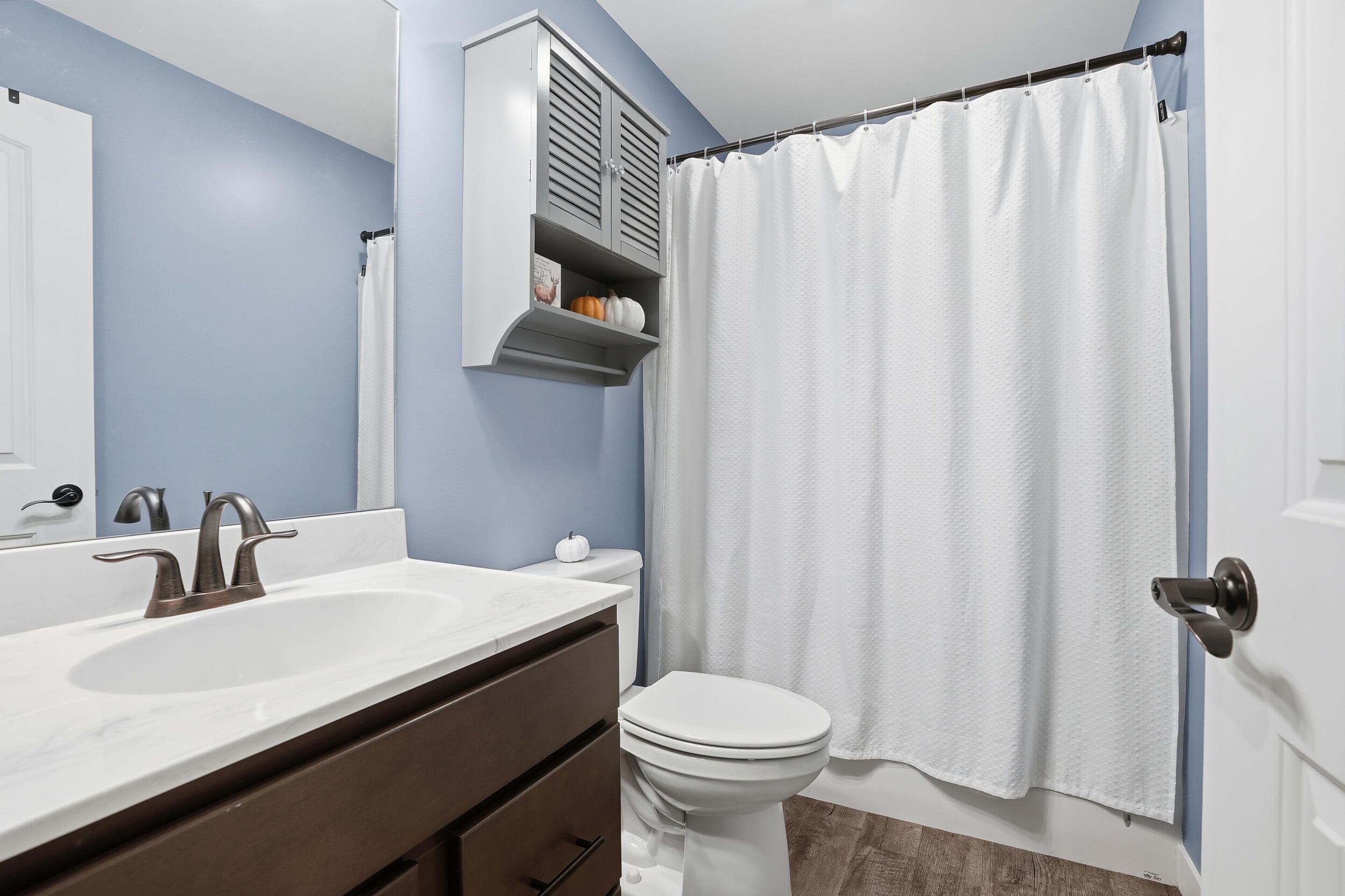 10385 Lakota Court Demotte, IN 46310 - Photo 20 of 29 a bathroom with a sink a toilet and shower