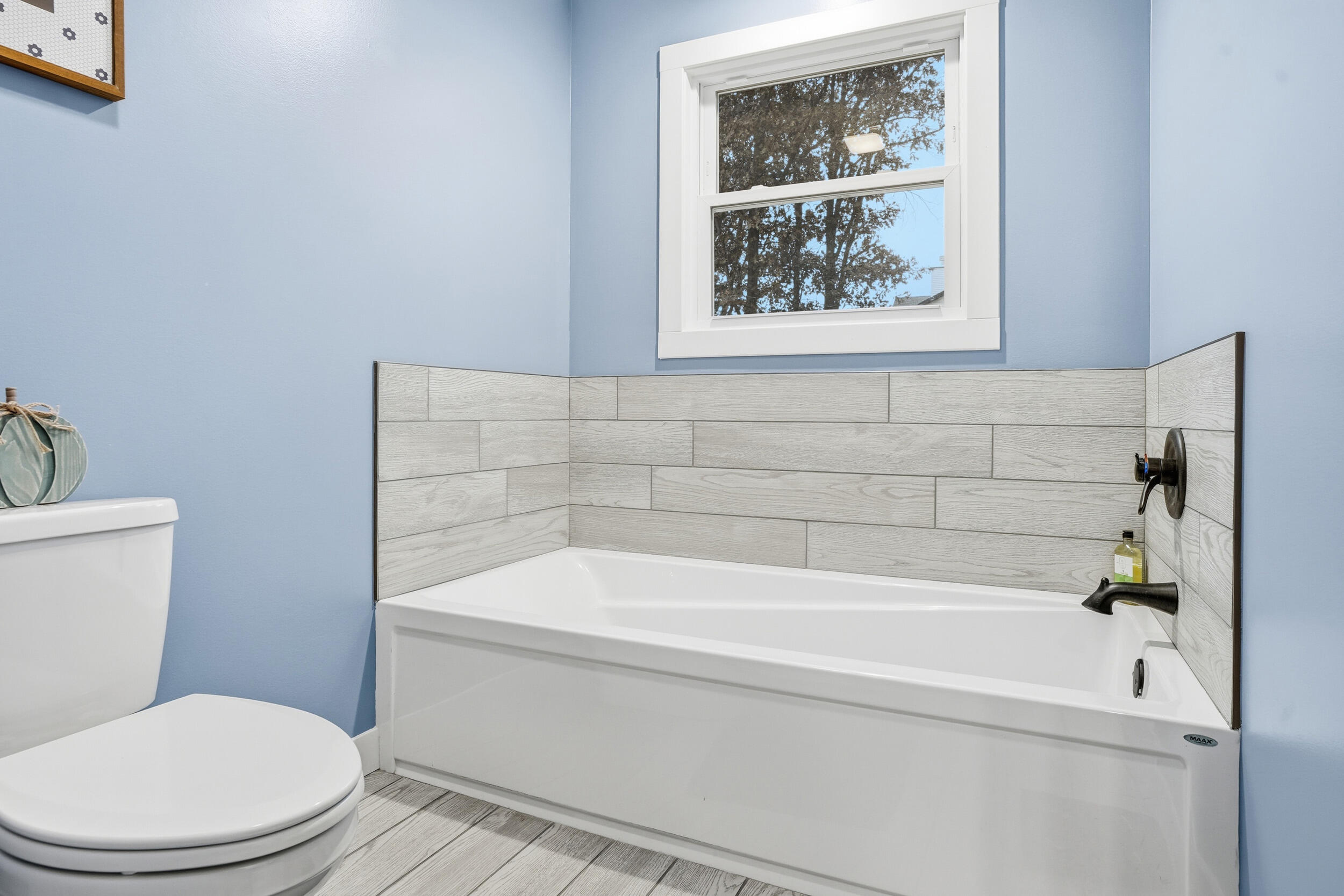 10385 Lakota Court Demotte, IN 46310 - Photo 26 of 29 a white toilet sitting next to a bathtub