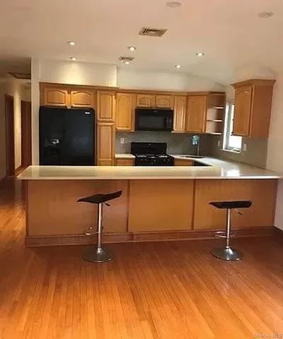 $3,650 | 53-11 193rd Street, Unit 2 | Auburndale