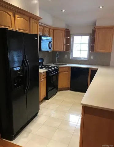 $3,650 | 53-11 193rd Street, Unit 2 | Auburndale