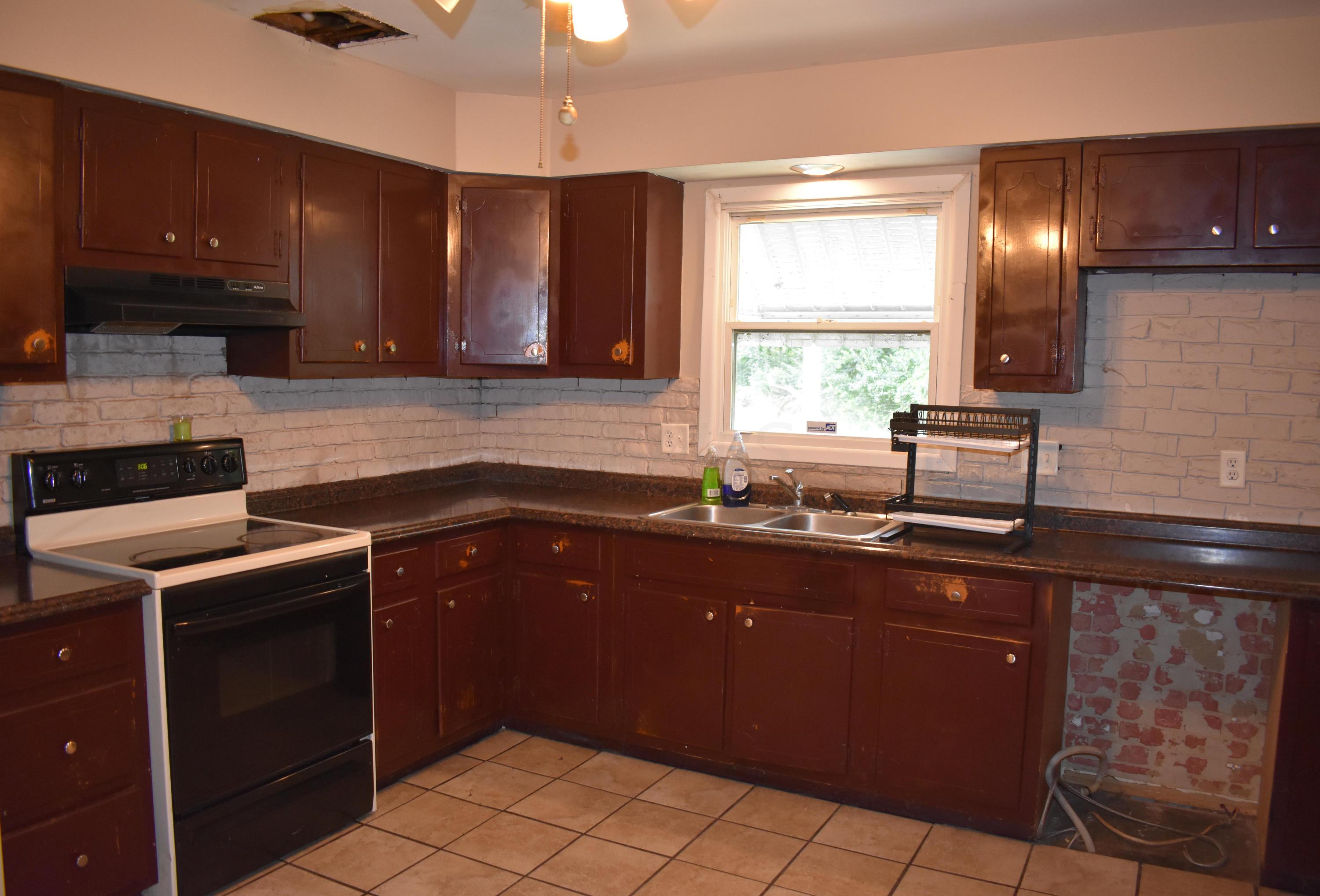 1375 Bonnie Ridge Road Columbus, OH 43228 - Photo 6 of 27