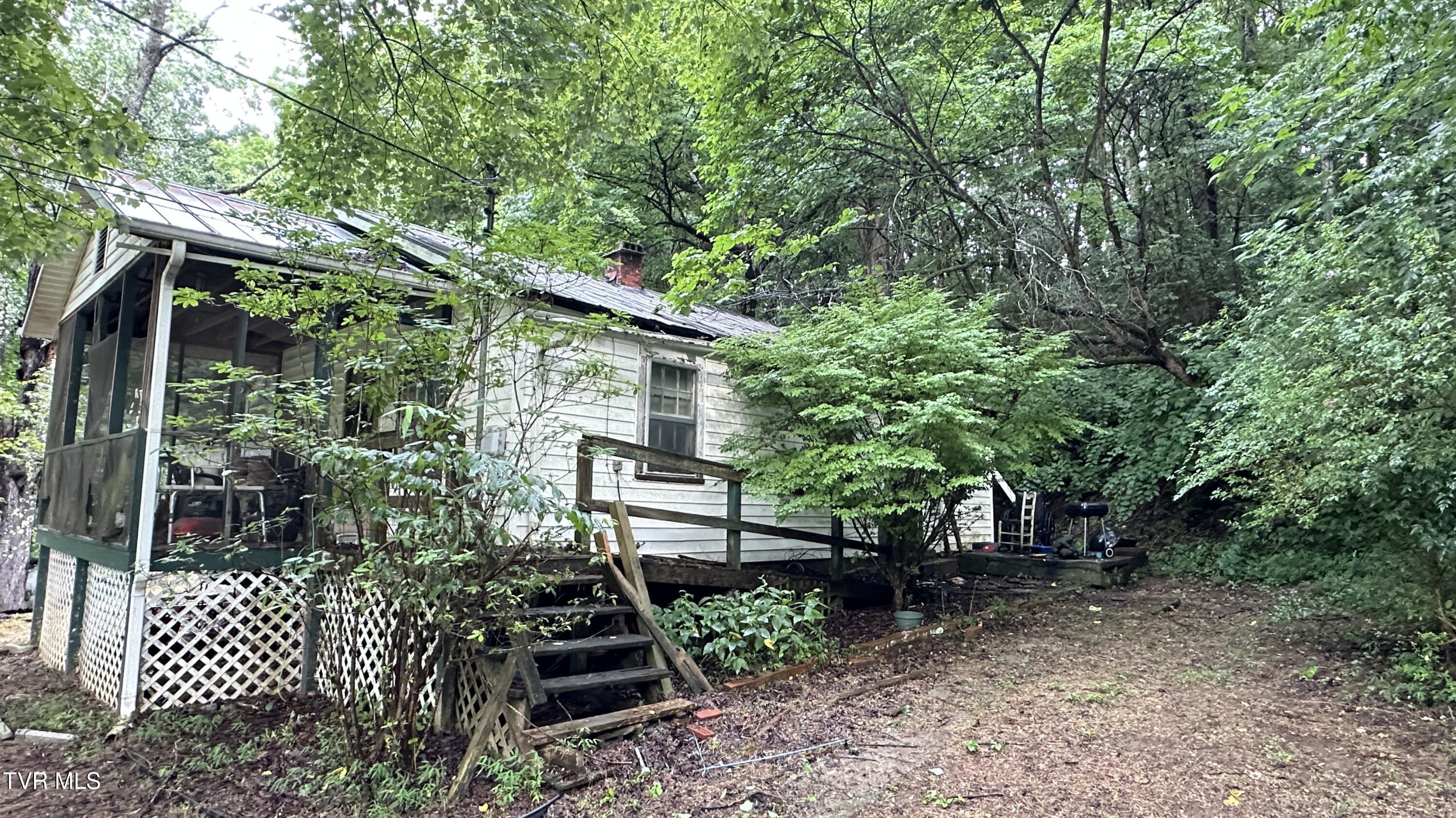 263 Long Hollow Road Elizabethton, TN 37643 - Photo 4 of 25 IMG_4086