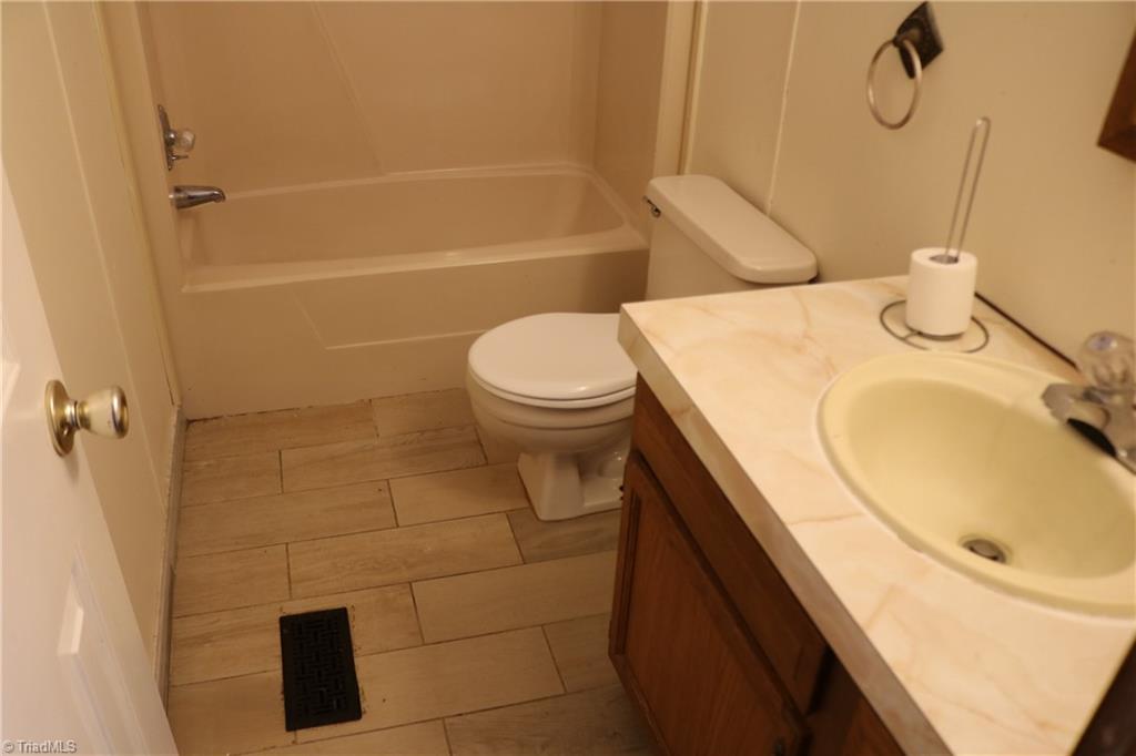 1116 Kentmere Road Greensboro, NC 27406 - Photo 32 of 42