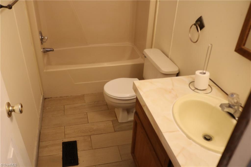 1116 Kentmere Road Greensboro, NC 27406 - Photo 34 of 42