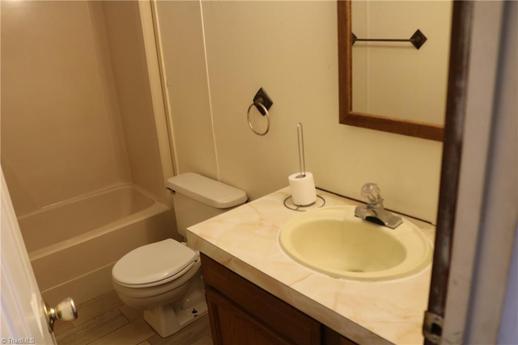 1116 Kentmere Road Greensboro, NC 27406 - Photo 35 of 42