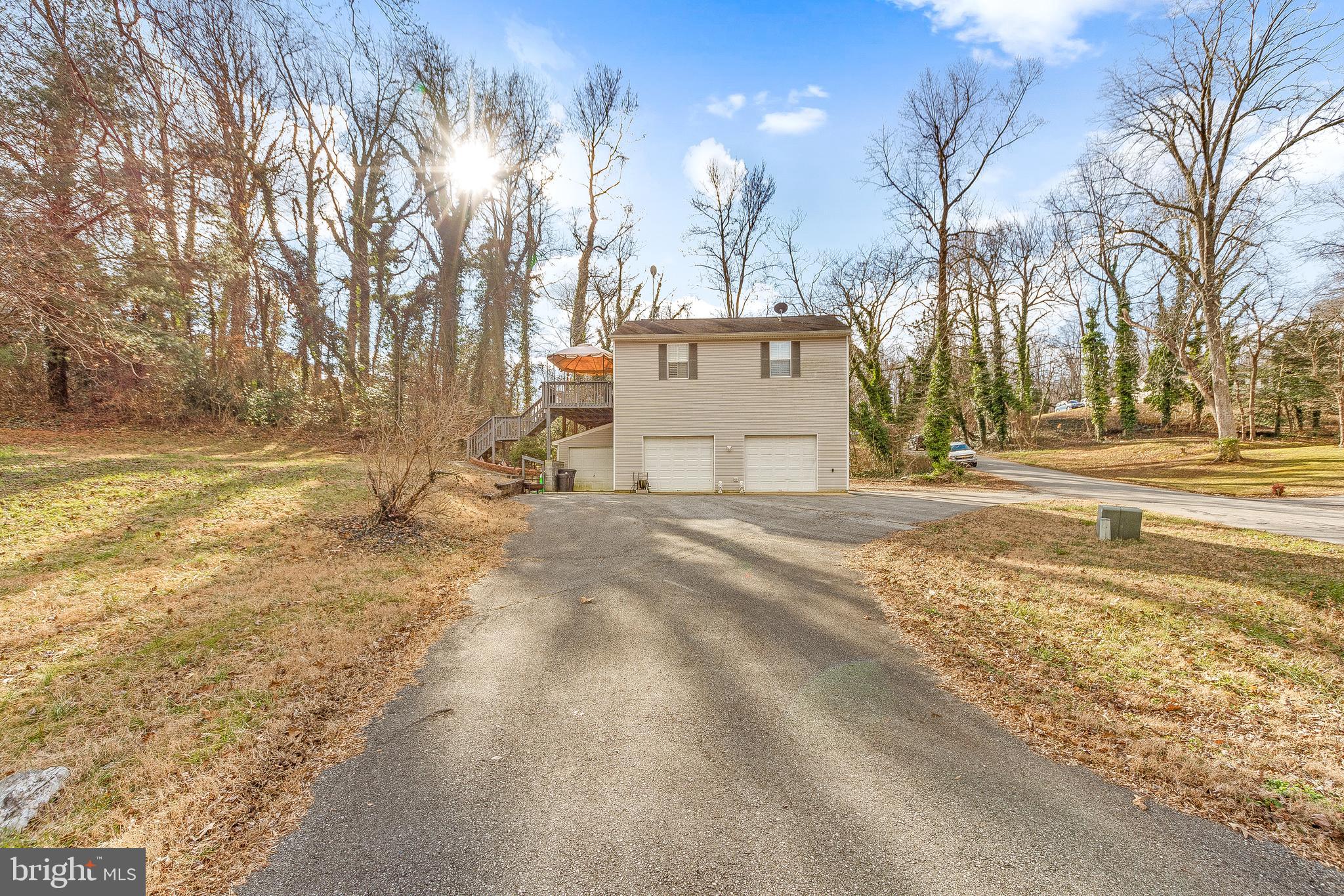 2135 Oak Road Port Republic, MD 20676 - Photo 2 of 32 Horseshoe style driveway