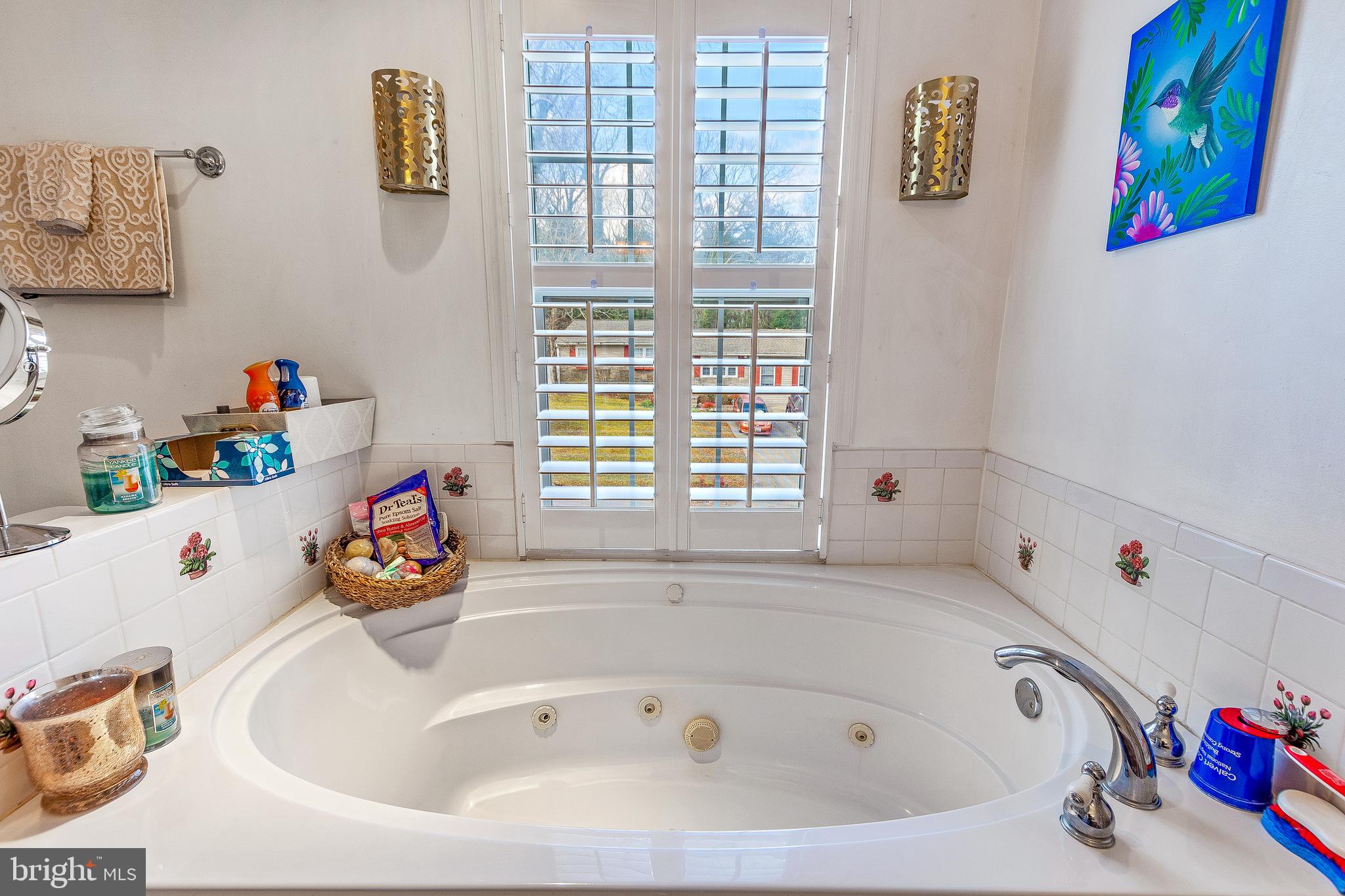 2135 Oak Road Port Republic, MD 20676 - Photo 18 of 32 Jacuzzi Tub