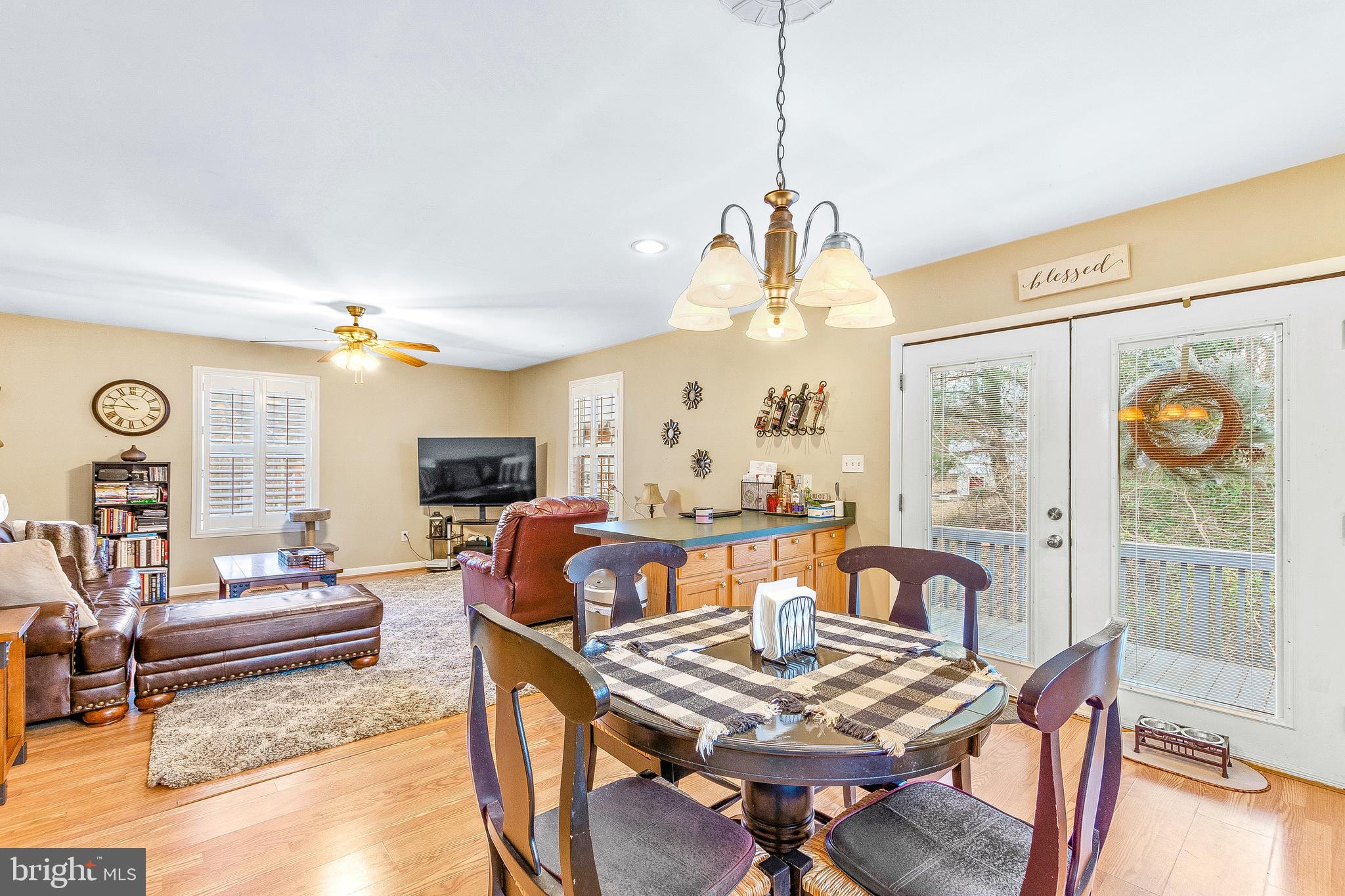 2135 Oak Road Port Republic, MD 20676 - Photo 9 of 32 Family room off kitchen