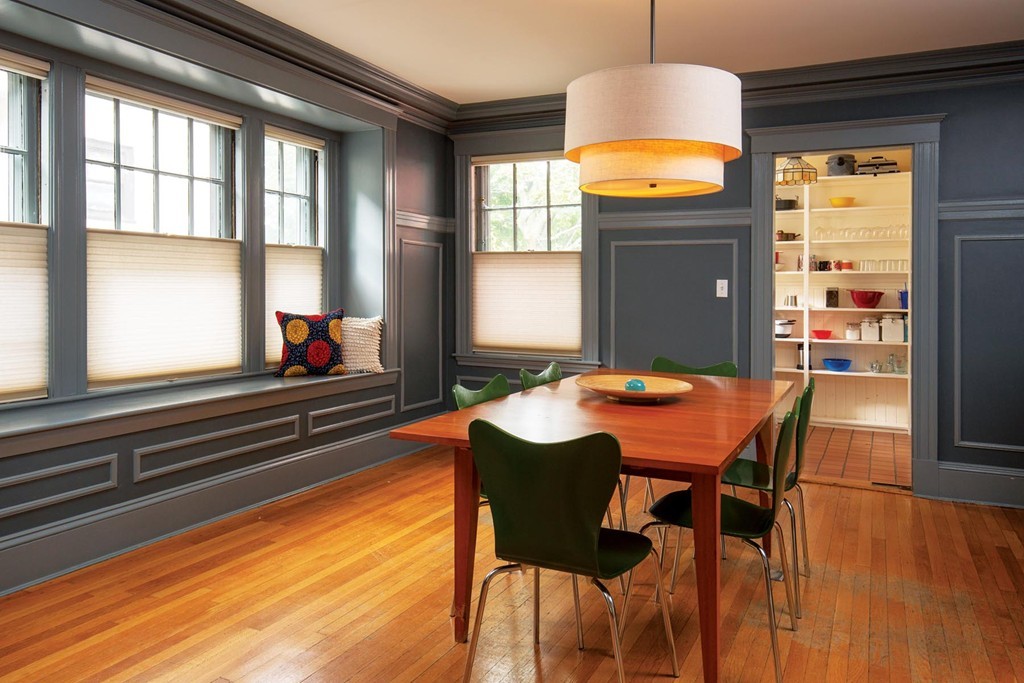 47 Winthrop Road, Unit 1 Brookline, MA 02445 - Photo 4 of 9