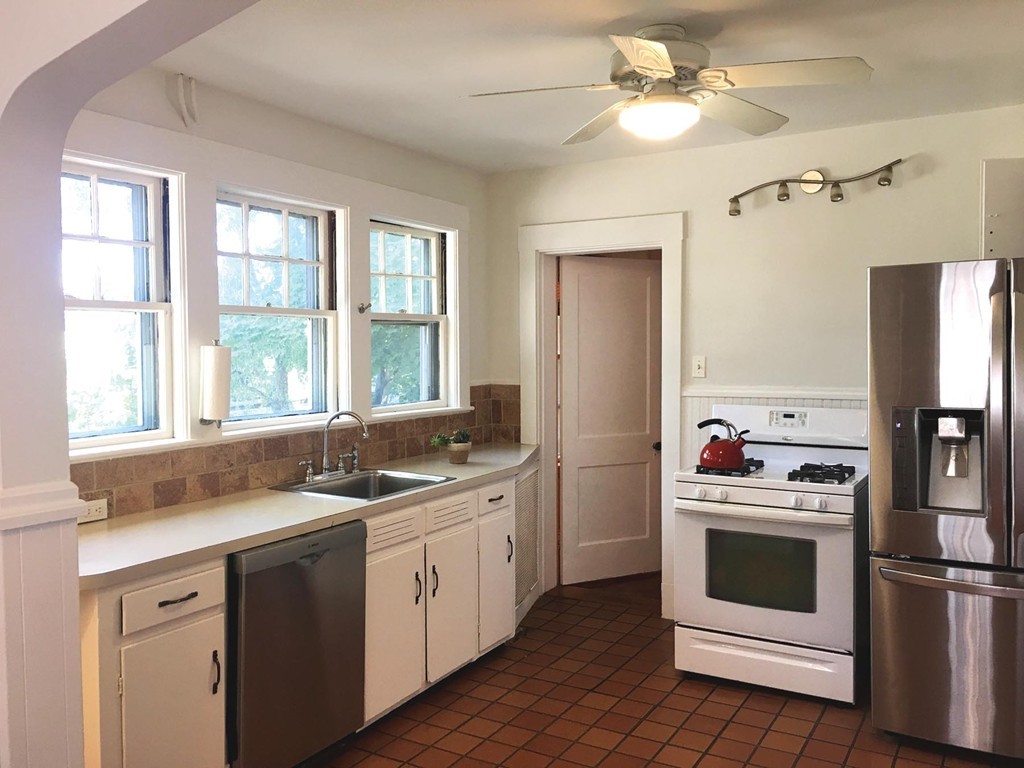 47 Winthrop Road, Unit 1 Brookline, MA 02445 - Photo 5 of 9