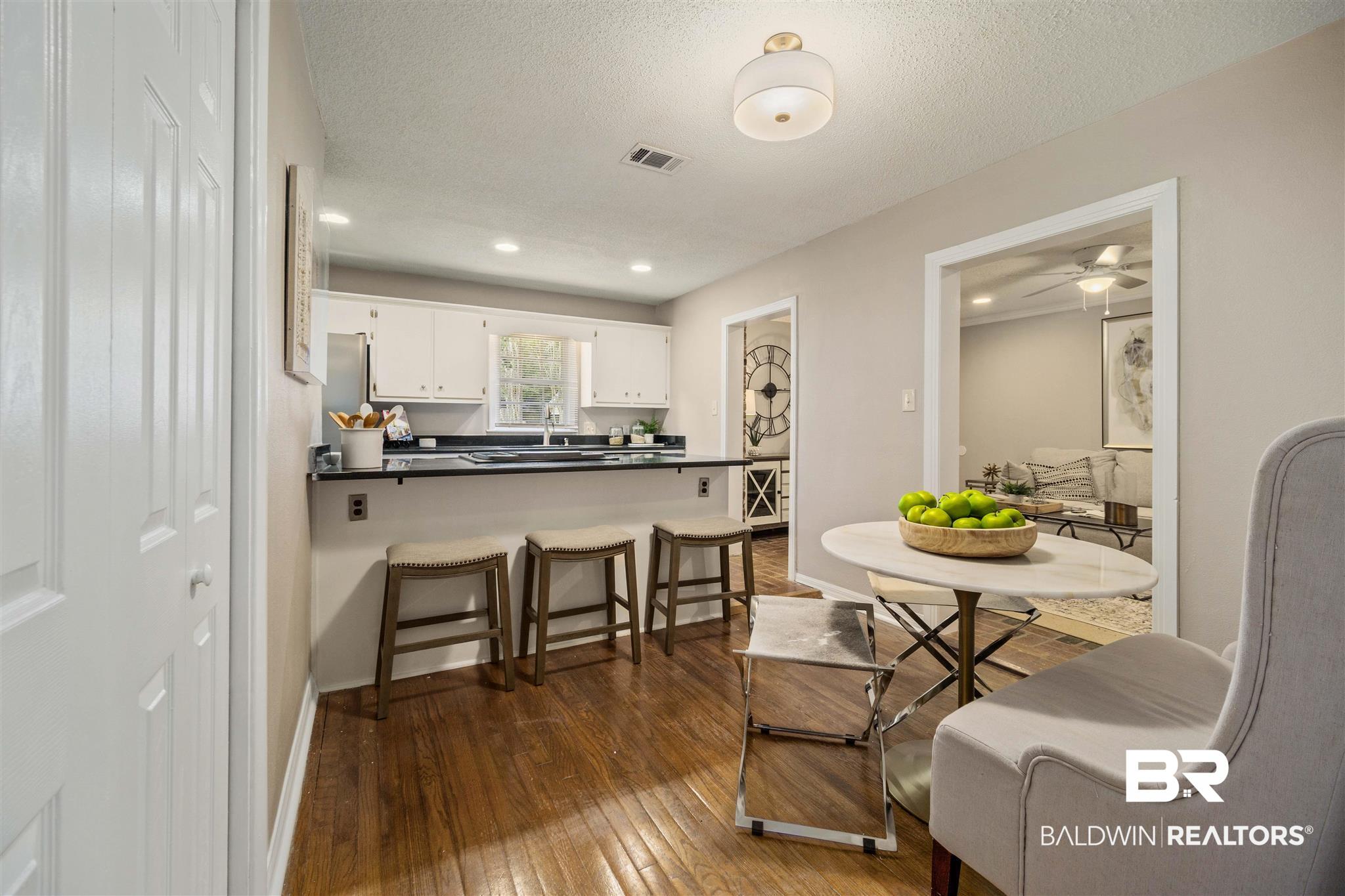 2208 Old Government Street Mobile, AL 36606 - Photo 11 of 26