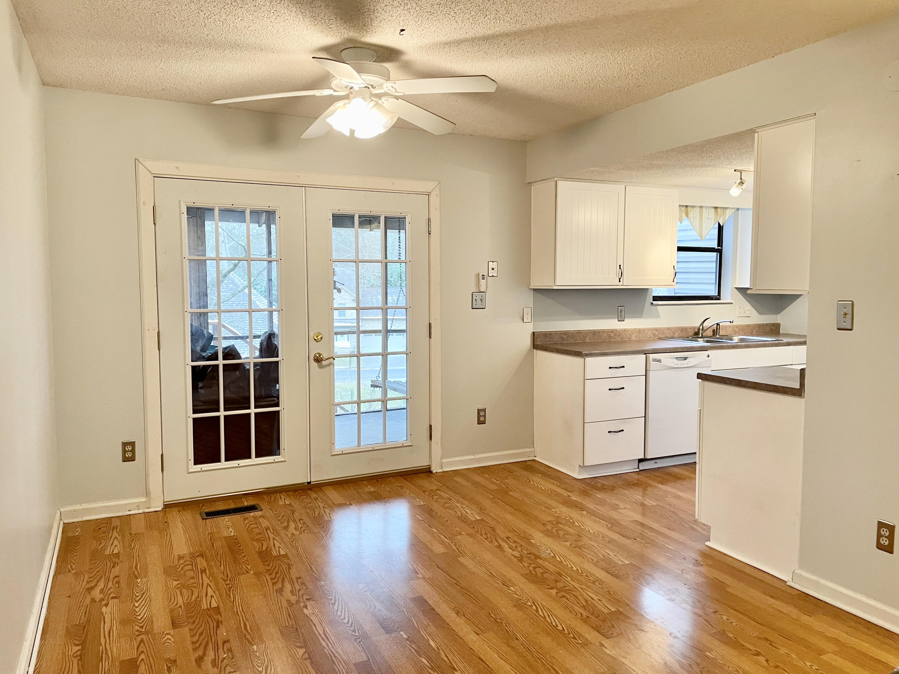 104 High Point Lane Oak Ridge, TN 37830 - Photo 4 of 15 DINING ROOM