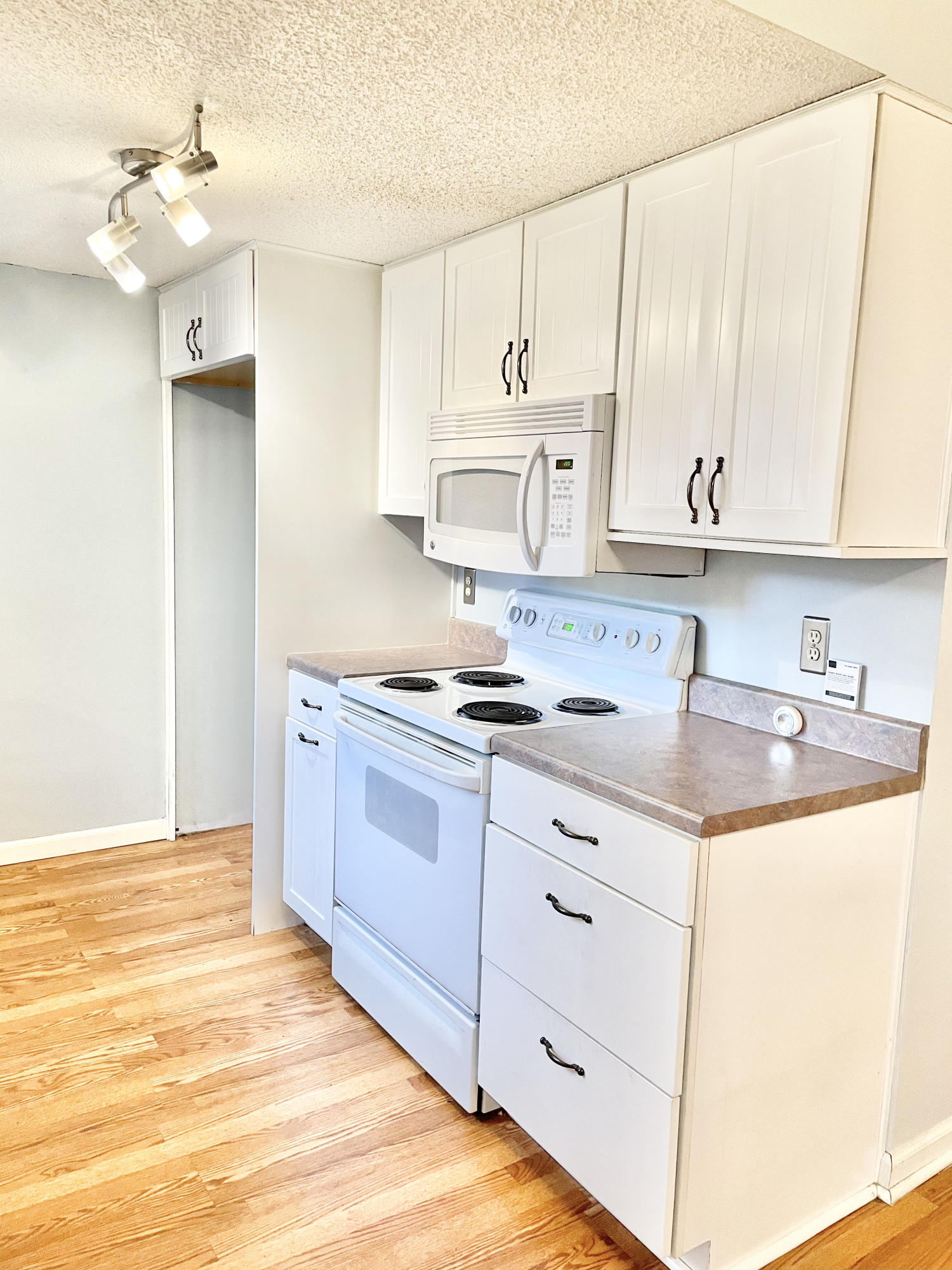 104 High Point Lane Oak Ridge, TN 37830 - Photo 6 of 15 KITCHEN