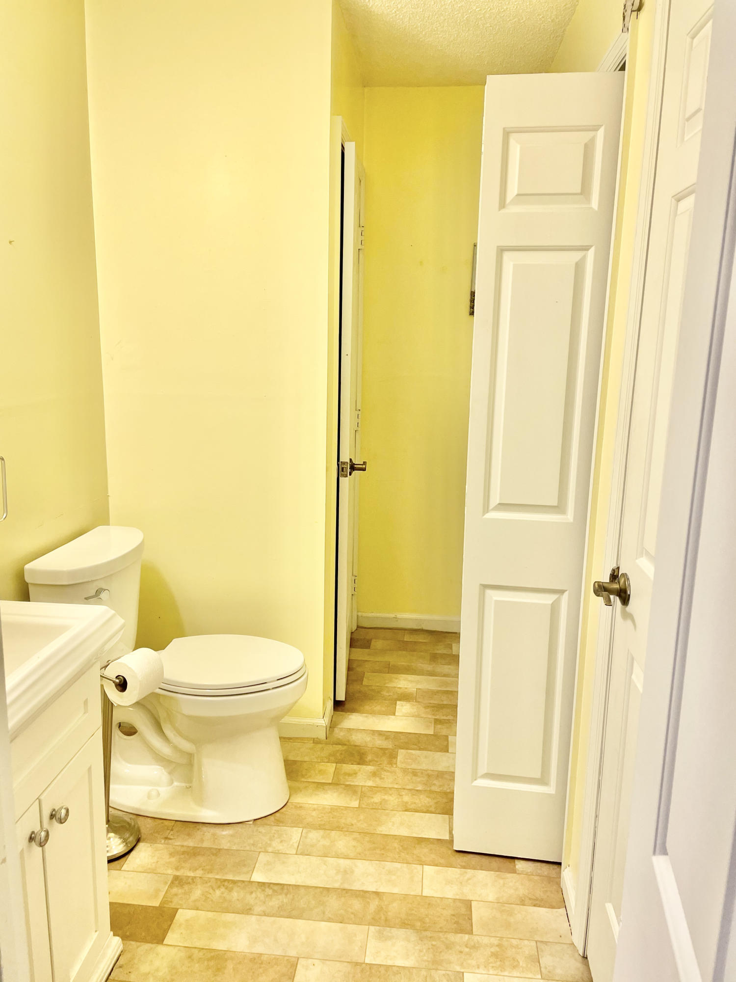 104 High Point Lane Oak Ridge, TN 37830 - Photo 7 of 15 HALF BATH