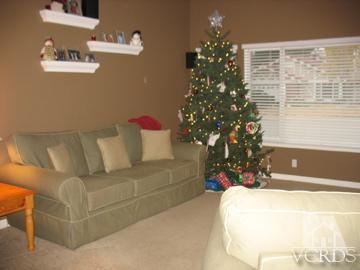 13670 Laurelhurst Road Moorpark, CA 93021 - Photo 8 of 12 a living room with furniture and a potted plant