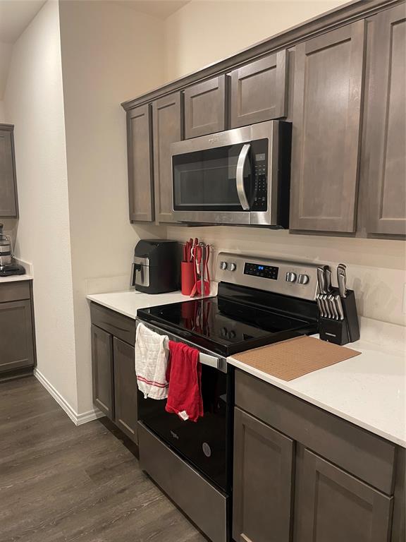 468 Unbridled Road Waxahachie, TX 75165 - Photo 4 of 10 a kitchen with a stove and a microwave