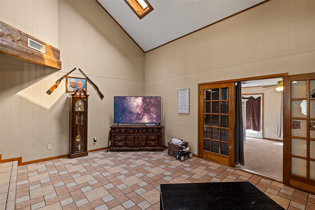 533 Huffman Road Harleton, TX 75651 - Photo 21 of 40 a view of a livingroom with furniture and workspace