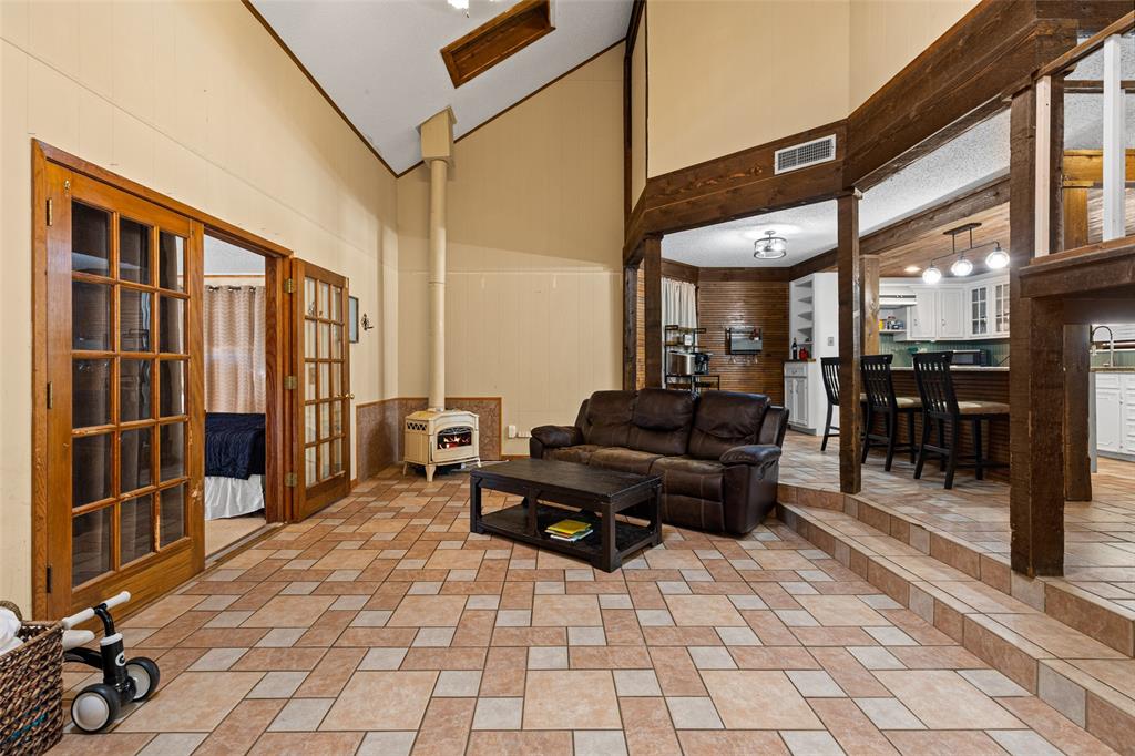 533 Huffman Road Harleton, TX 75651 - Photo 22 of 40 a living room with furniture