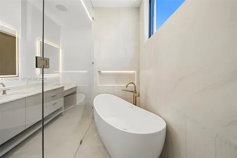 $8,950,000 | 900 Northeast 75th Street, Miami, FL 33138