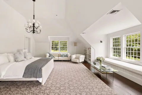 $9,500,000 | 176 2 Holes Water Road, East Hampton, NY 11937